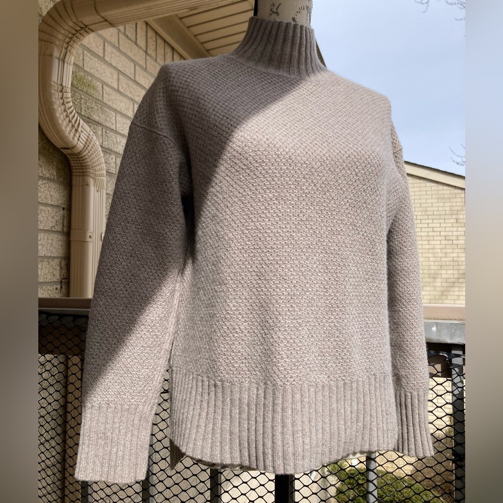 Everlane Cashmere & Wool Blend Waffle Knit Turtleneck Sweater Neutral Color
